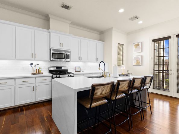 5610 Kiam Street D, Houston TX 77007