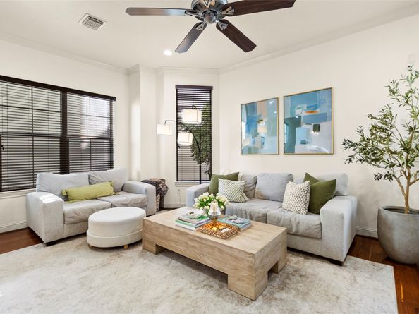 5610 Kiam Street D, Houston TX 77007