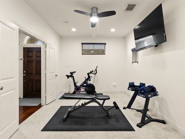 5610 Kiam Street D, Houston TX 77007