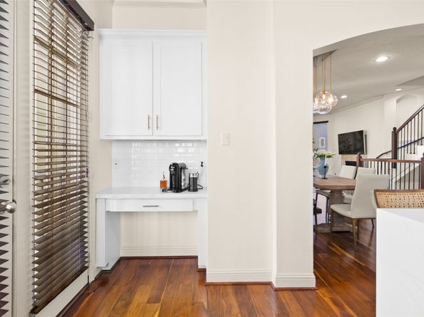 5610 Kiam Street D, Houston TX 77007