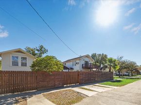 825 Merrill Street, Houston TX 77009