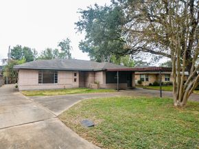 2203 Bron Holly Drive, Houston TX 77018