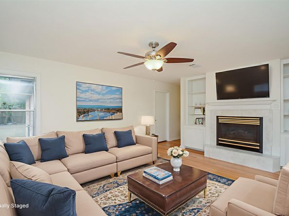 2203 Bron Holly Drive, Houston TX 77018