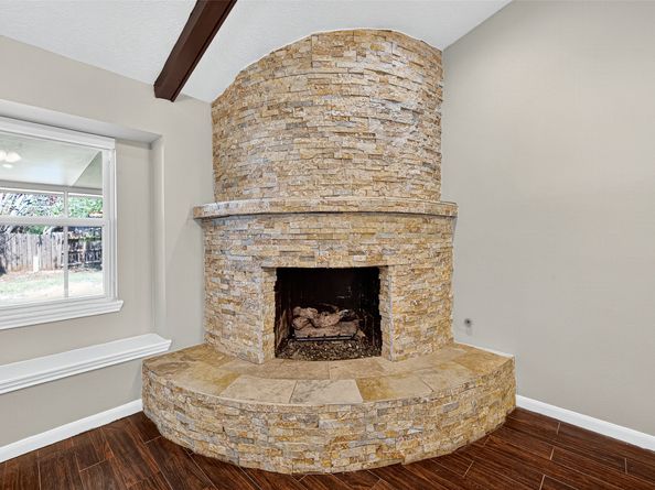 7618 Twin Hills Drive, Houston TX 77071