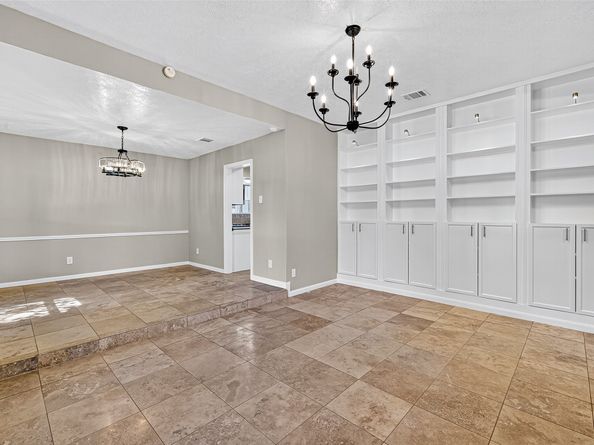 7618 Twin Hills Drive, Houston TX 77071