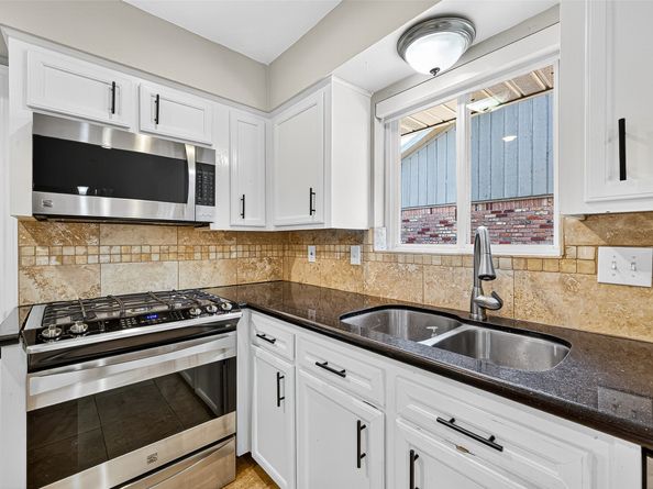 7618 Twin Hills Drive, Houston TX 77071