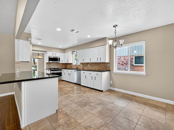 7618 Twin Hills Drive, Houston TX 77071