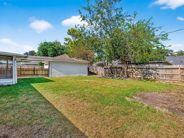 7618 Twin Hills Drive, Houston TX 77071