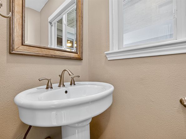 7618 Twin Hills Drive, Houston TX 77071