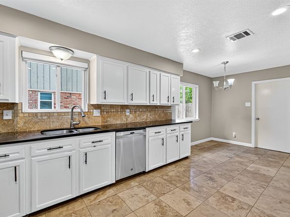 7618 Twin Hills Drive, Houston TX 77071