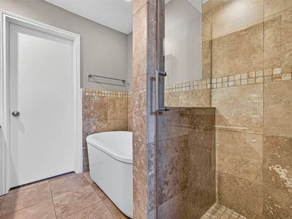 7618 Twin Hills Drive, Houston TX 77071