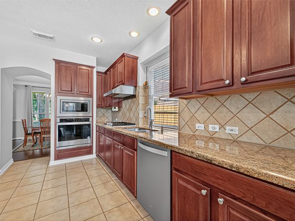 806 Spring mist Court, Sugar Land TX 77479