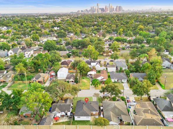 605 Kelley Street, Houston TX 77009
