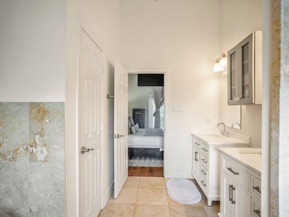 5841 Darling Street C, Houston TX 77007