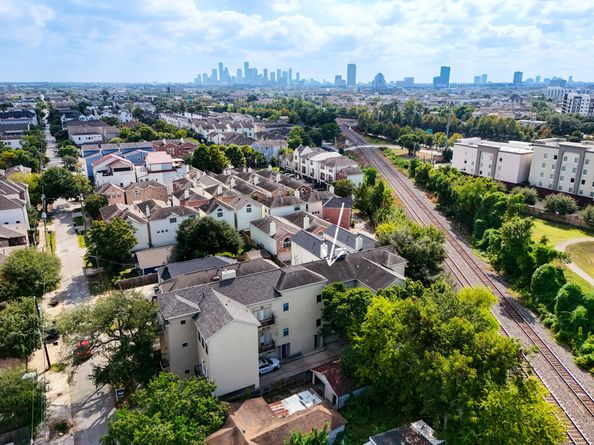 5841 Darling Street C, Houston TX 77007
