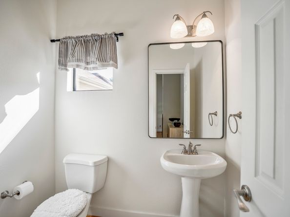5841 Darling Street C, Houston TX 77007