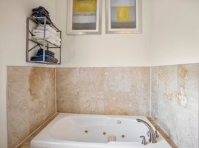 5841 Darling Street C, Houston TX 77007