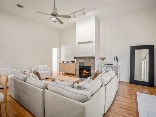 5841 Darling Street C, Houston TX 77007