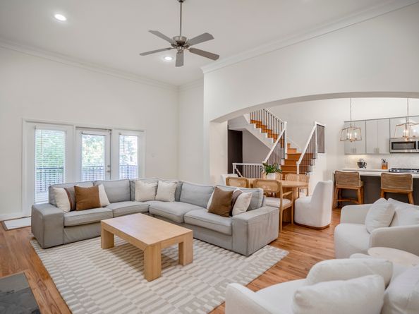 5841 Darling Street C, Houston TX 77007