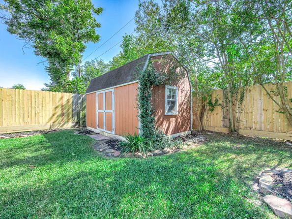 6319 Woodbrook Lane, Houston TX 77008