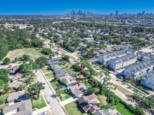 6319 Woodbrook Lane, Houston TX 77008
