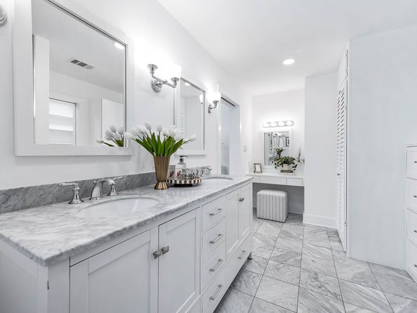 6319 Woodbrook Lane, Houston TX 77008