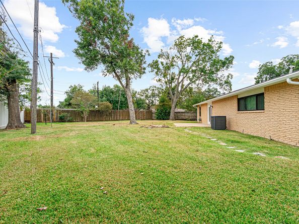 2823 Rockarbor Drive, Houston TX 77063