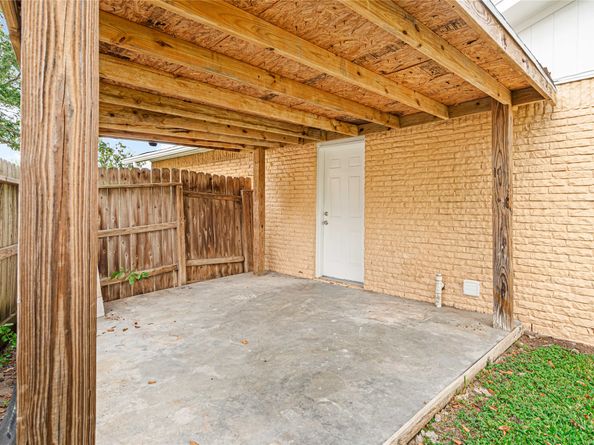 2823 Rockarbor Drive, Houston TX 77063