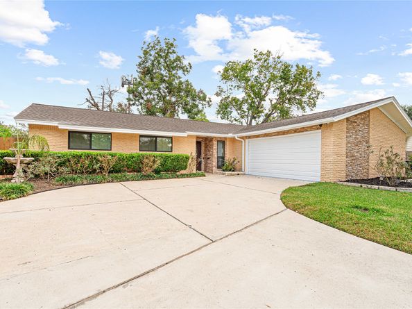 2823 Rockarbor Drive, Houston TX 77063