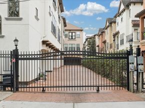 934 W 22nd Street B, Houston TX 77008