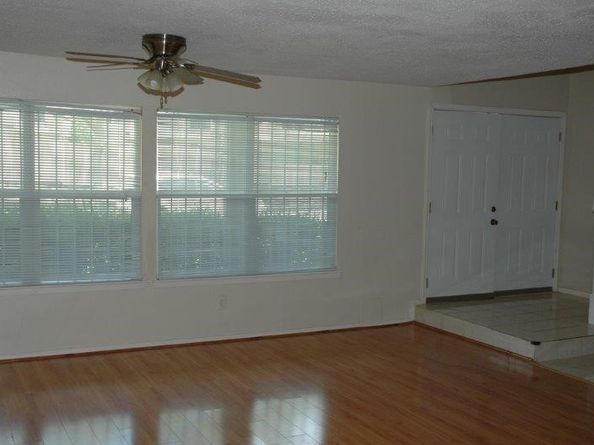 10325 Huntington Place Drive 325, Houston TX 77099