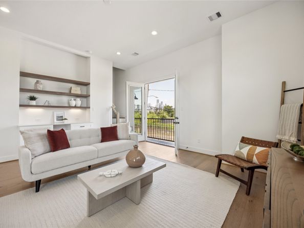 2806 Mills Street, Houston TX 77026