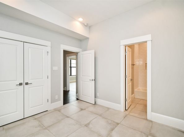 1258 N Post Oak Road B, Houston TX 77055