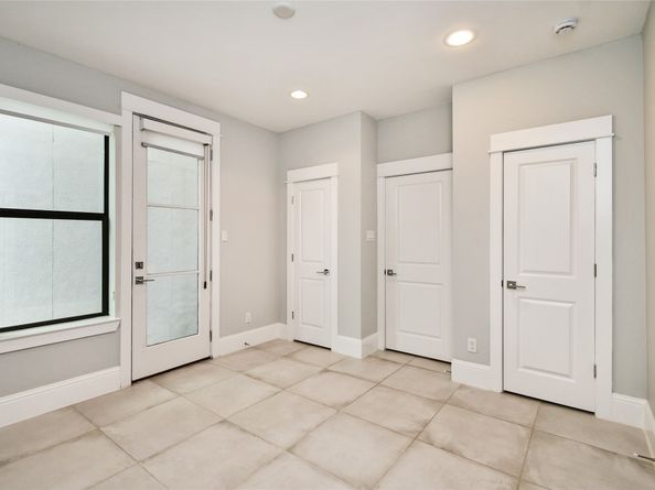 1258 N Post Oak Road B, Houston TX 77055