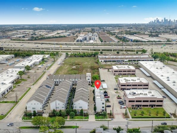 1258 N Post Oak Road B, Houston TX 77055