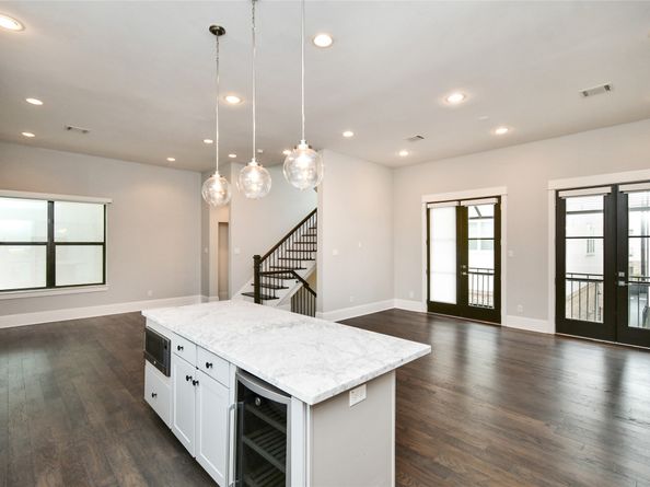 1258 N Post Oak Road B, Houston TX 77055