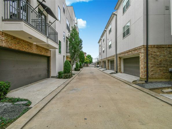 1258 N Post Oak Road B, Houston TX 77055