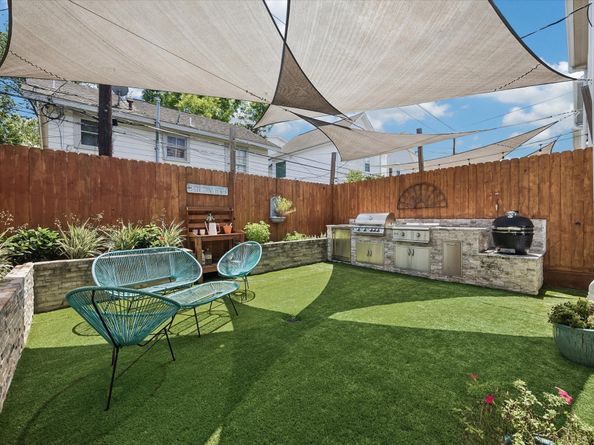 118 E 27th Street B, Houston TX 77008