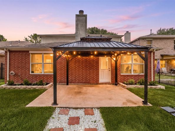 10230 E Summit Canyon Drive, Houston TX 77095