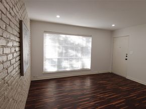 2101 Fountain View Drive 35, Houston TX 77057
