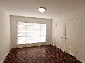 2101 Fountain View Drive 35, Houston TX 77057