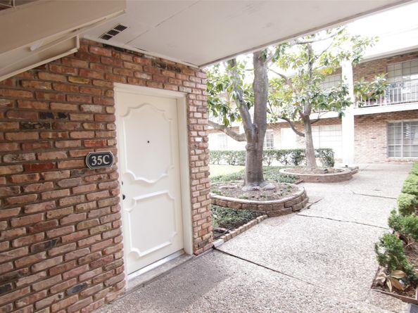 2101 Fountain View Drive 35, Houston TX 77057