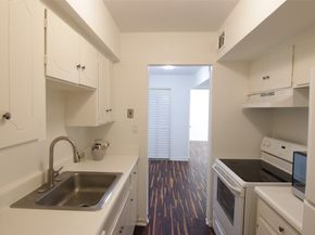 2101 Fountain View Drive 35, Houston TX 77057