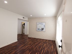 2101 Fountain View Drive 35, Houston TX 77057