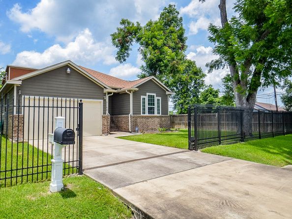 3153 Christie Street, Houston TX 77026