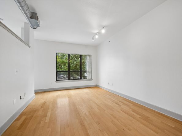 1901 Post Oak Boulevard 2215, Houston TX 77056