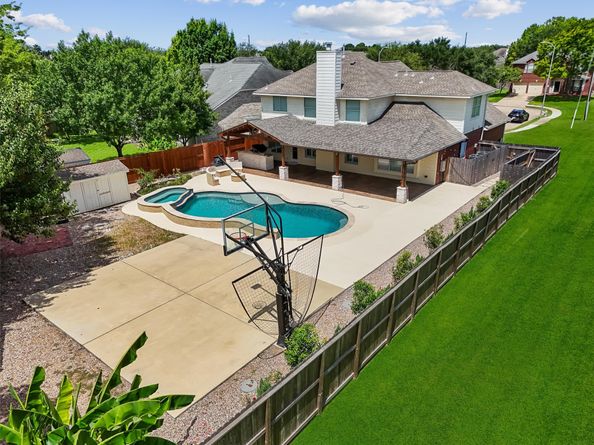 2322 Meadow Briar Drive, Sugar Land TX 77498