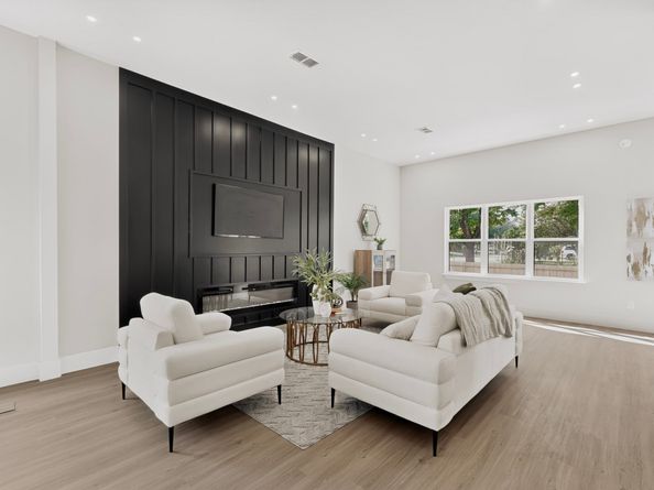 427 E 9TH Street, Dallas TX 75203