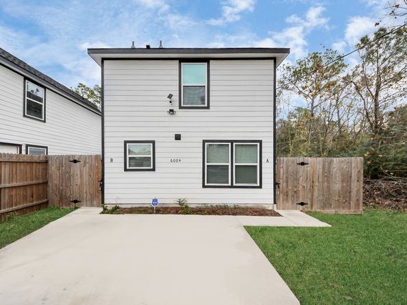 6004 Wedgefield Street A/B, Houston TX 77028