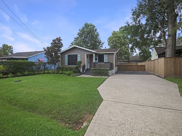 202 Fannin Street, Tomball TX 77375